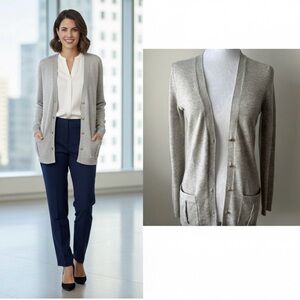 🐚Banana Republic light  grey carding Sz S Details on pocket* V-Neck*  Min…